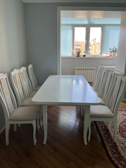 Стол со стульями