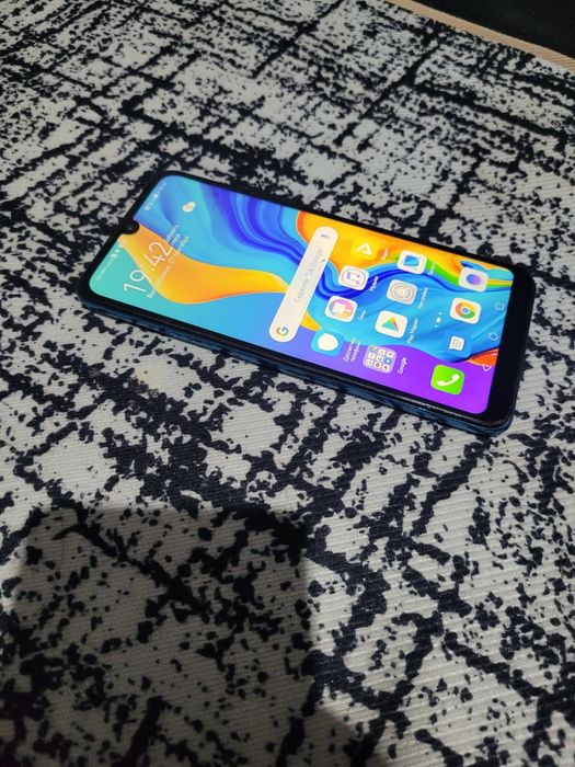 Продам смартфон Huawei P30 Lite