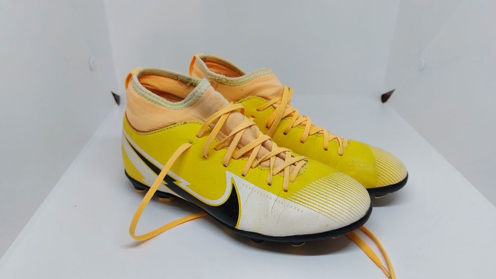 Детски футболни обувки бутонки Nike 35