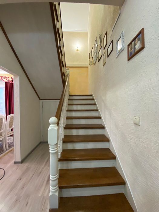 Үй сатылады бір аулада екі үй