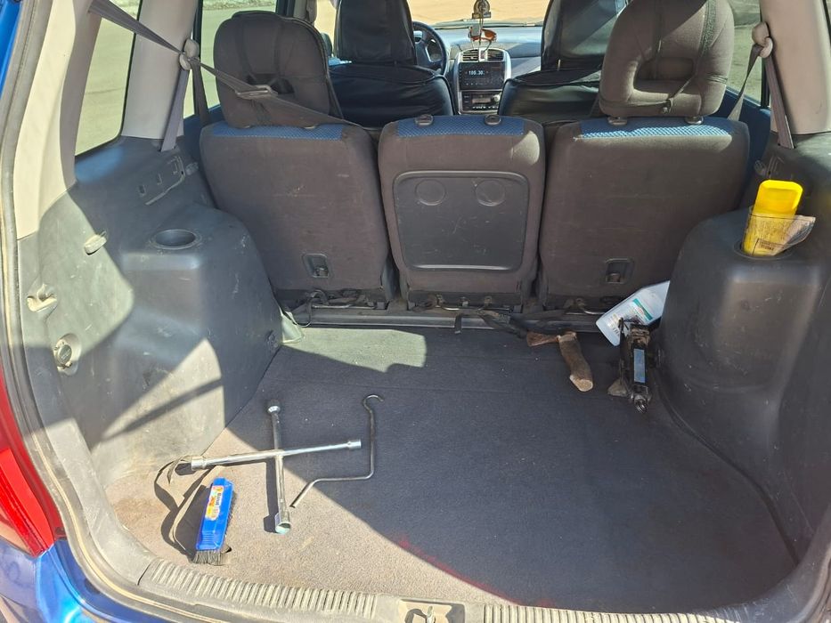 Авто Мазда Премаси  2004