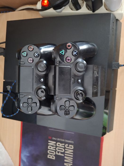 PlayStation 4 fat + 2 джойстика+7 игри подарък