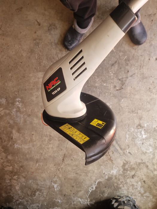 Masina de tuns iarba cu fir