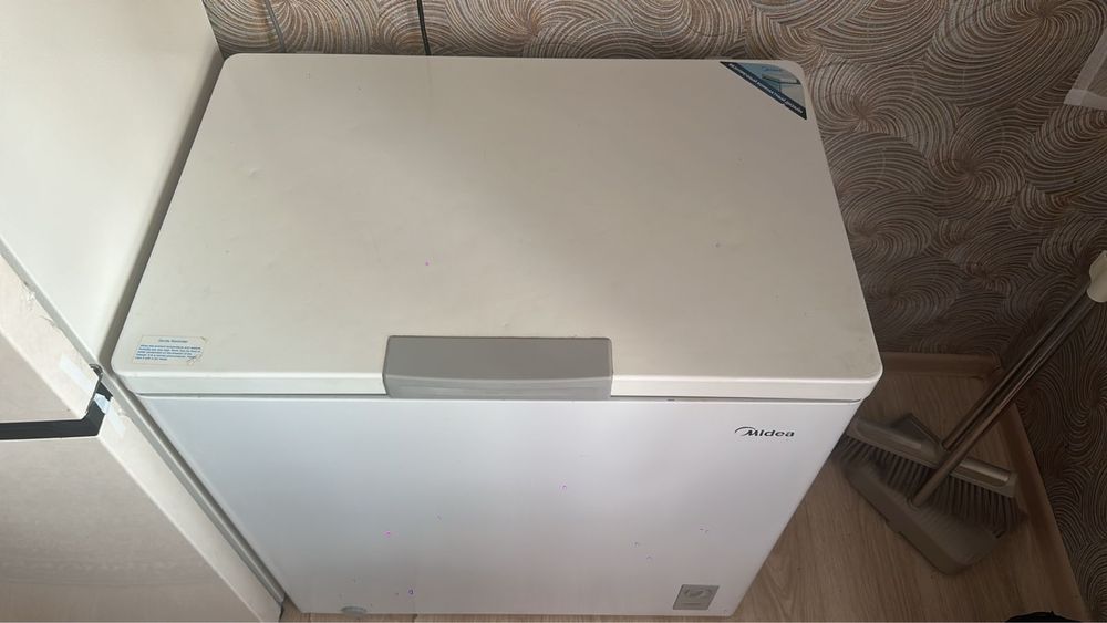 Морозильник компактный, отличное состояние.