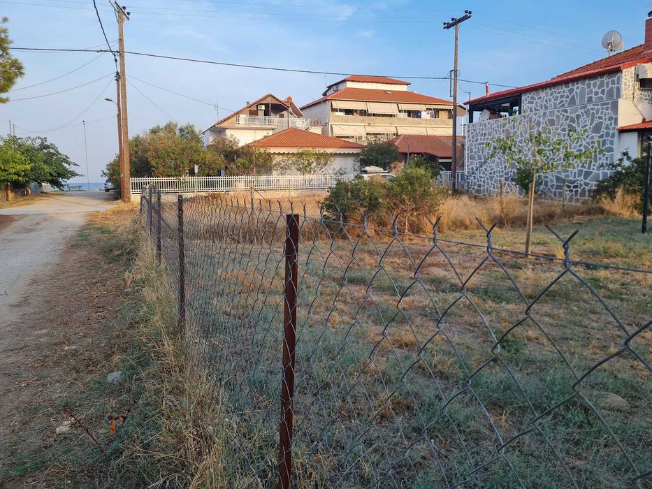 Продава се парцел в регулация 300 м2 в центъра на Неа Врасна, Гърция