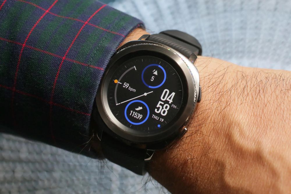 Смарт часы samsung gear sport