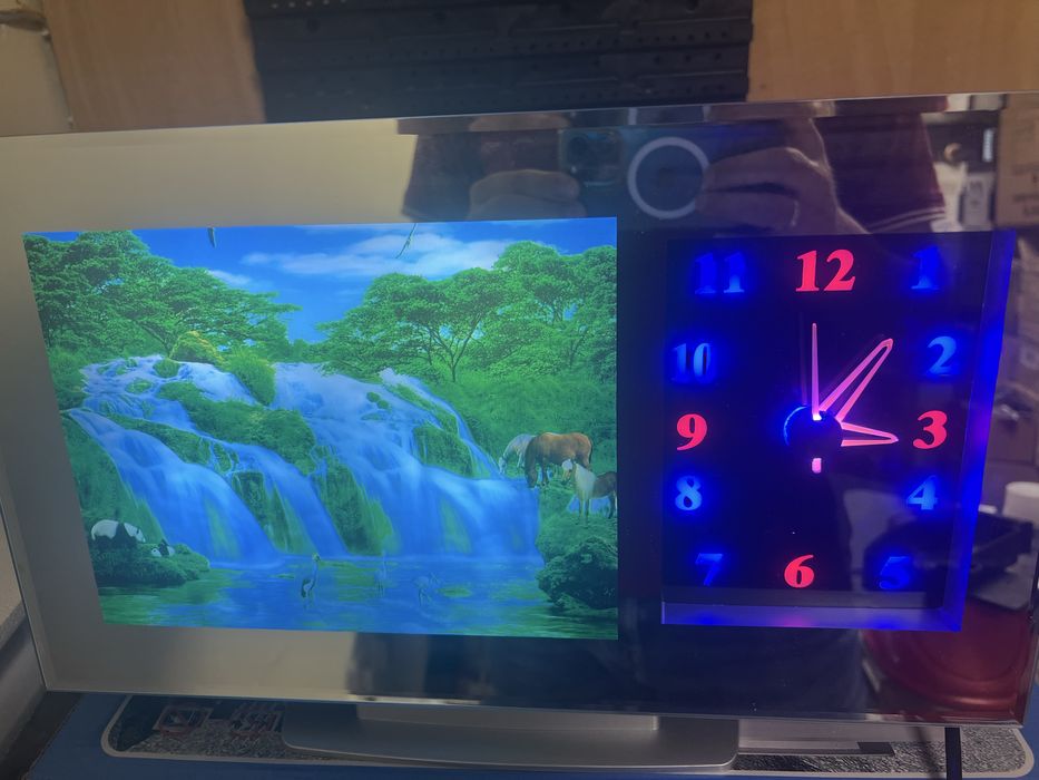 Часовник със светеща картинка, звуци от природата и аналогов часовник.