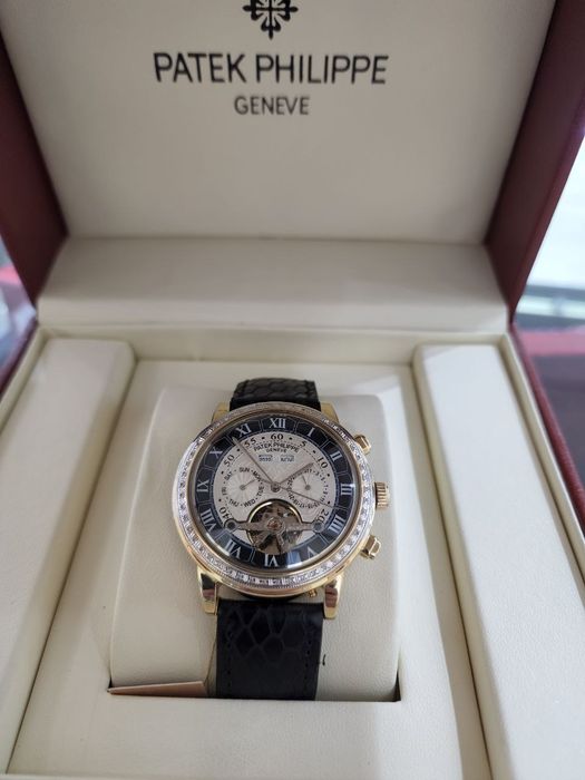 Золотые часы Патек Филип с бриллиантами для брутальных мужчин.