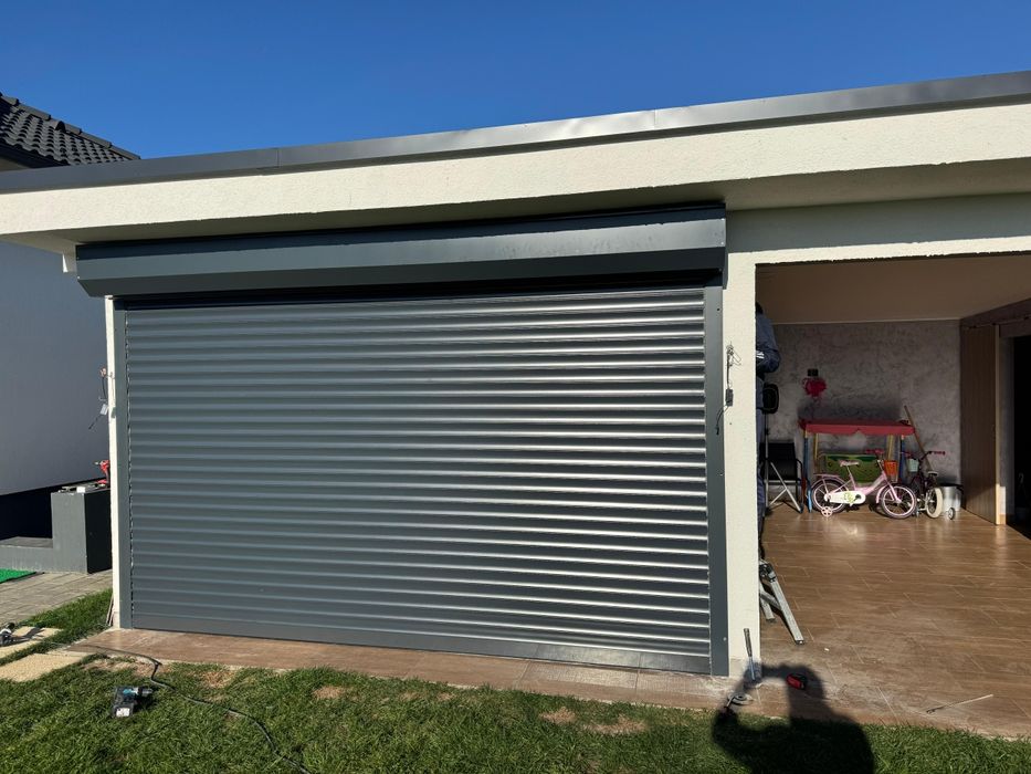 Rulouri exterioare.  Usi de garaj tip rulou.  Rulouri aluminiu.  Usii