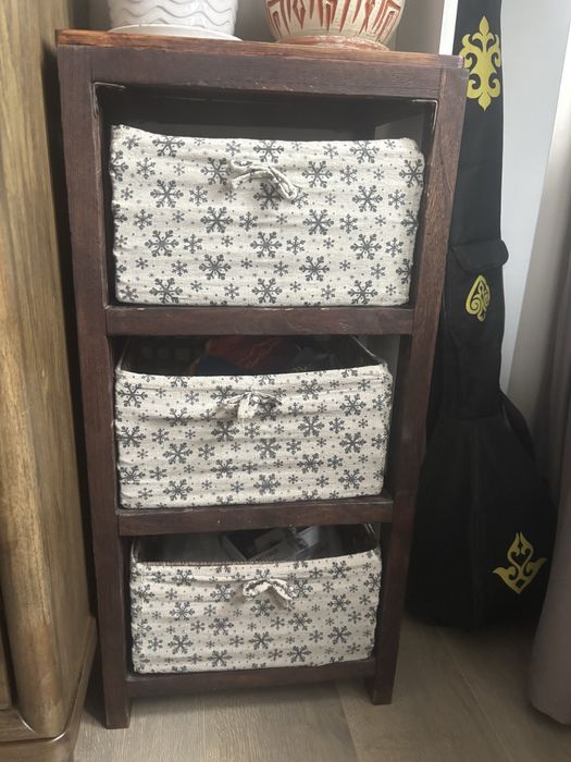 Тумба с плетенными ящиками