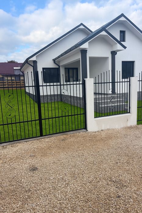 Vand casa 4 camere navodari zona linistita