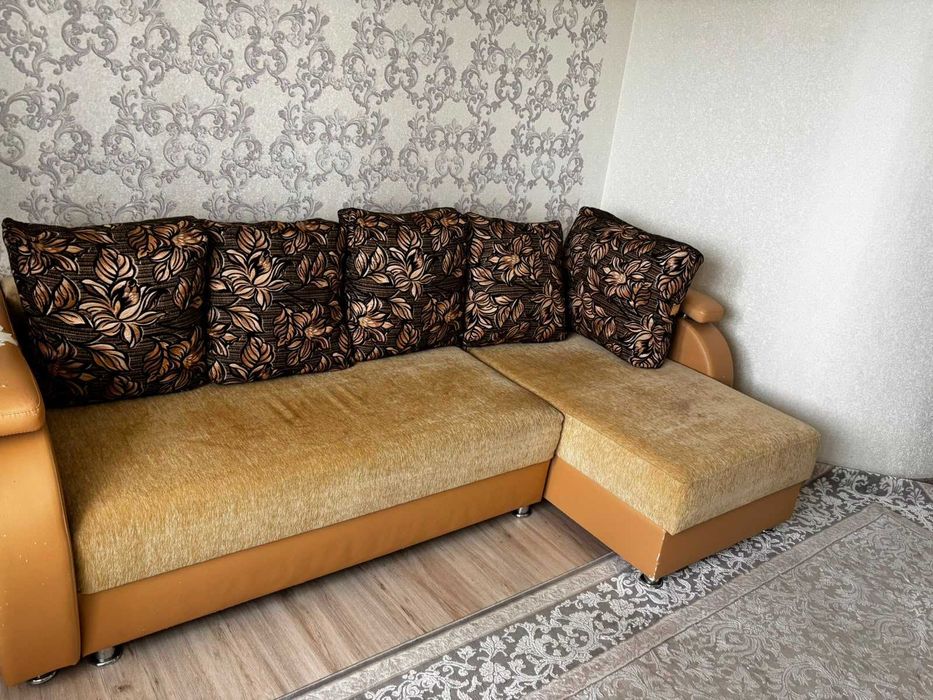Продам диван угловой