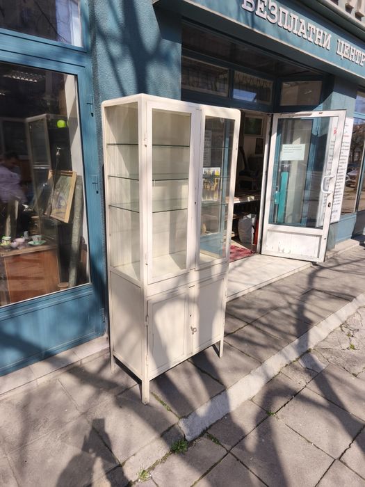 Автентична витрина от Соца