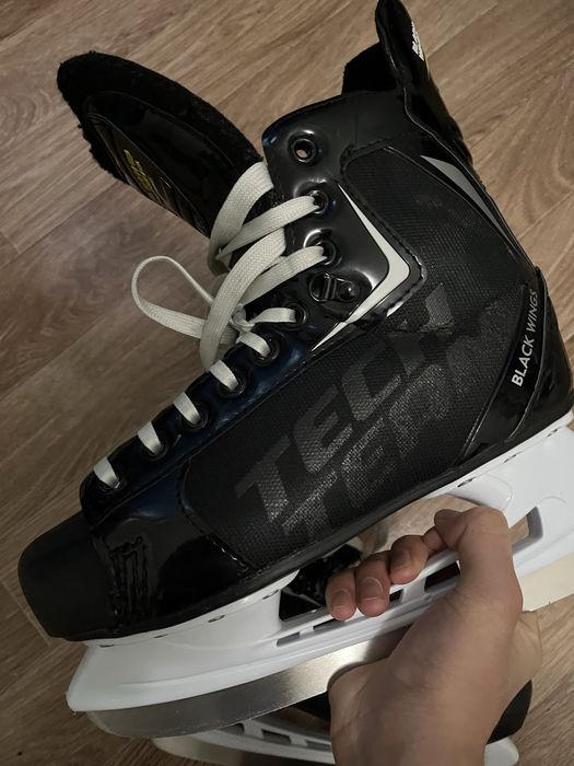 Хоккейные коньки