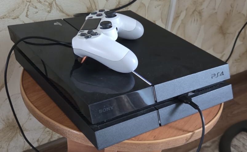 Продам PlayStation 4