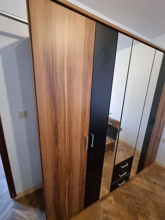 Четирикрилен гардероб