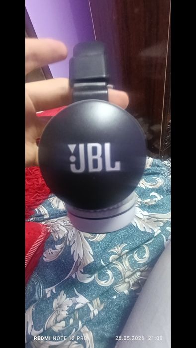 Naushnik JBL 
2025 yil olganman 1yil bolib qoldi 
Ishlashi alo simi bo