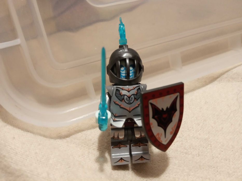 Cavaleri Lego Lion knights si black falcons si invitati