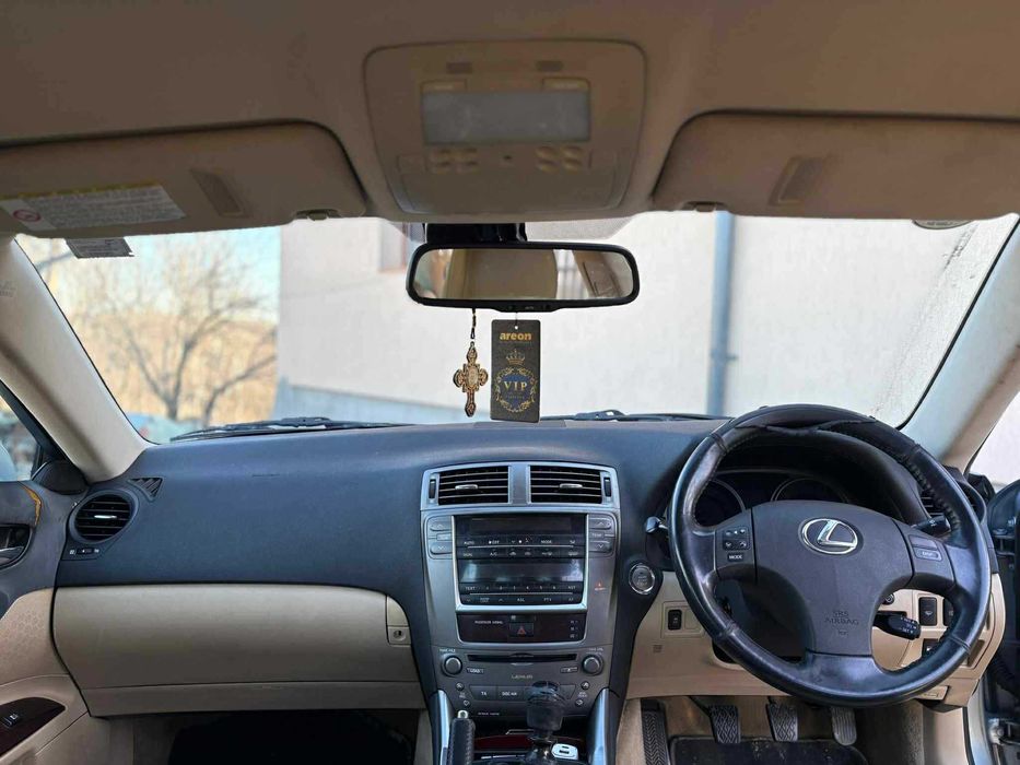 Vand Lexus is 2  2008