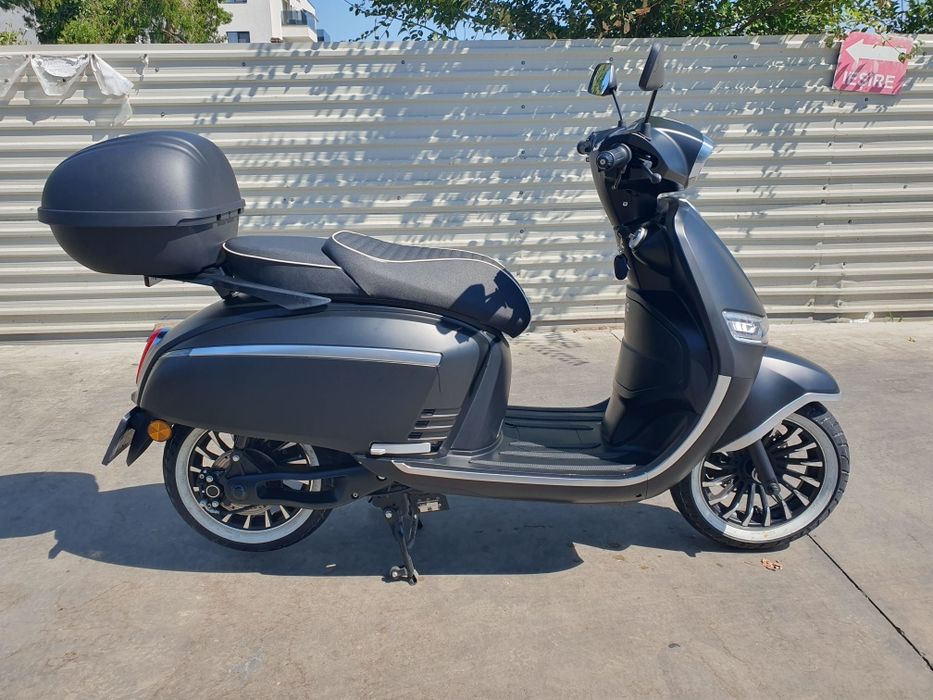 Scuter electric DEMO Tinbot F8, autonomie 120 km