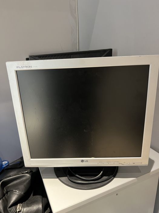 LG manitor sotiladi 17 talik