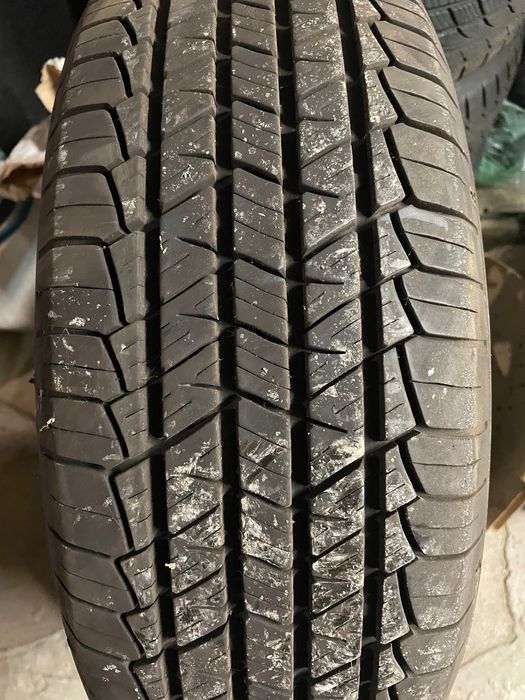 Продавам гуми за джип