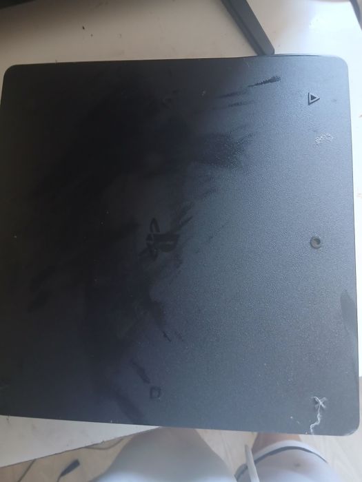 Ps 4 pro  cu doua manete si 23 de jocuri