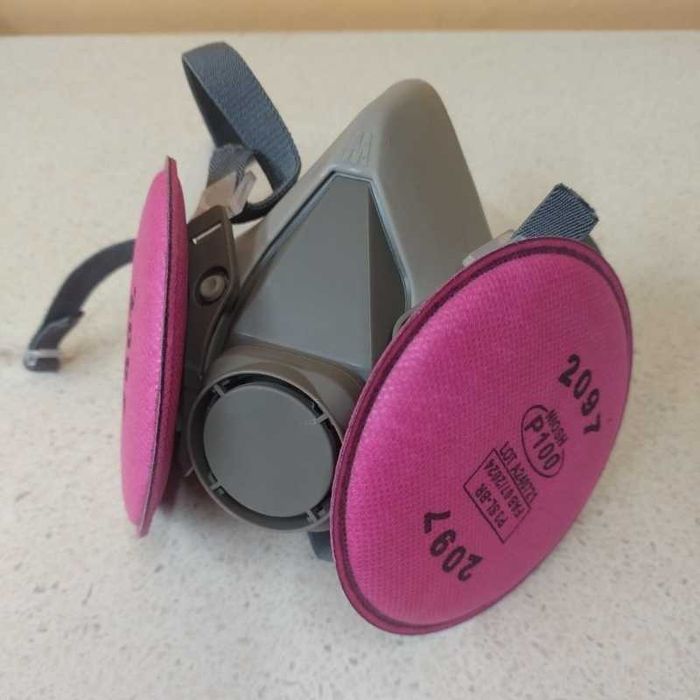 Защитна полумаска с филтри и предпазни очила