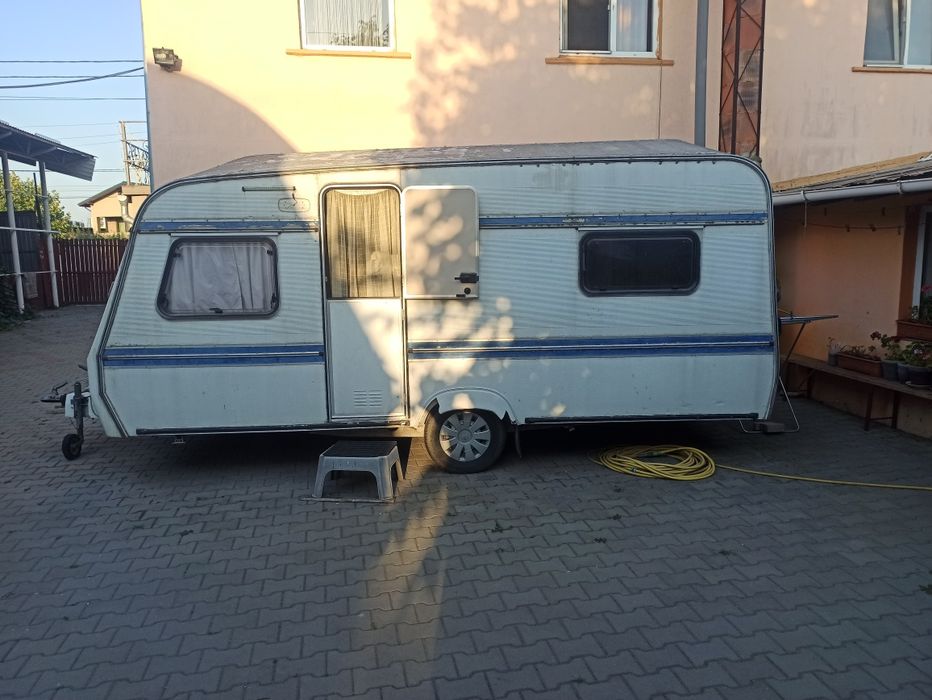 Vând rulotă sau schimb cu remorcă cort