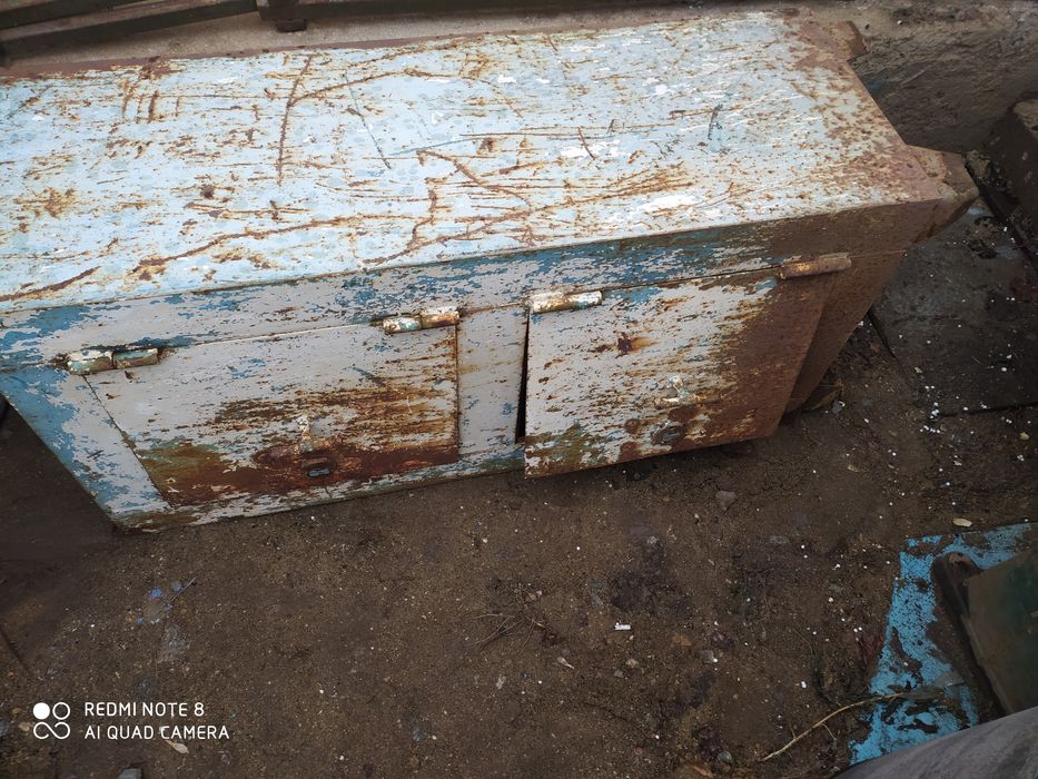 Сейф металлический