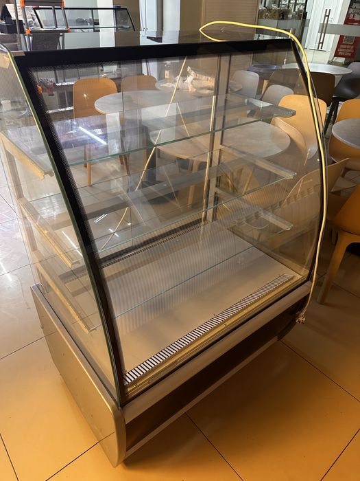 Кондитерский холодильник