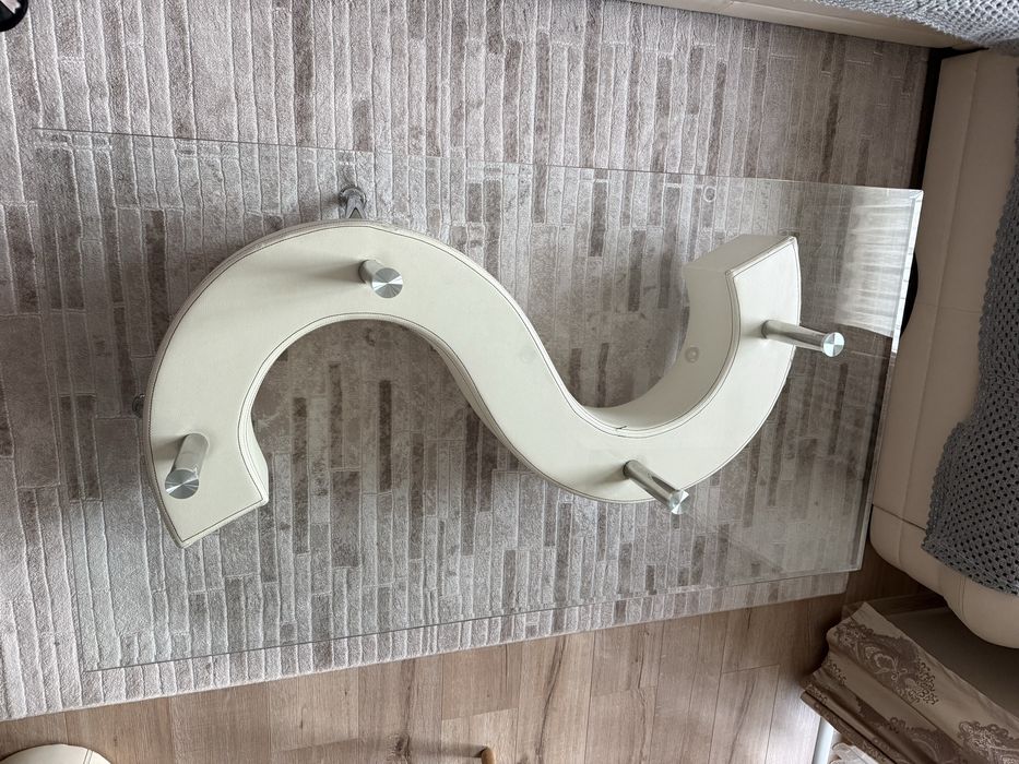 Холна маса- стъклена