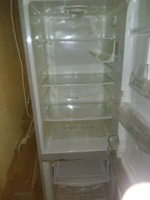 Холодильник бу продам