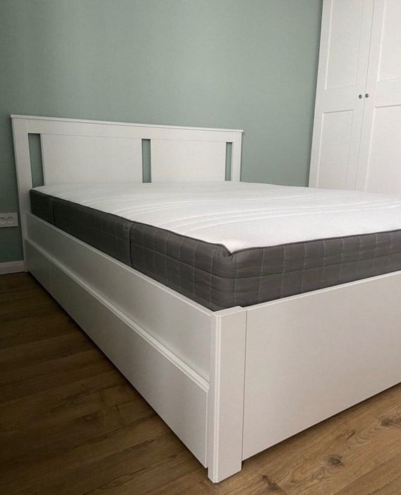 Кровать IKEA с матрасом