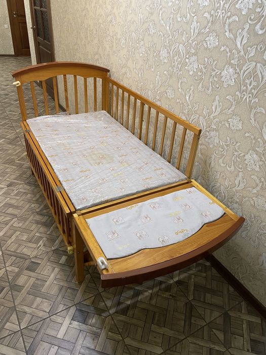 Детская кровать из дерева