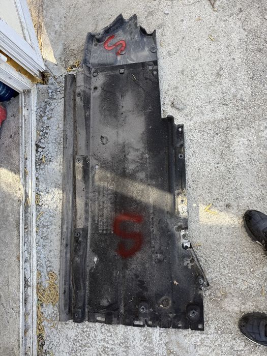Scut lateral stanga Audi A4 B8 2008-2015 8K0825207D 8K0 825 207 D