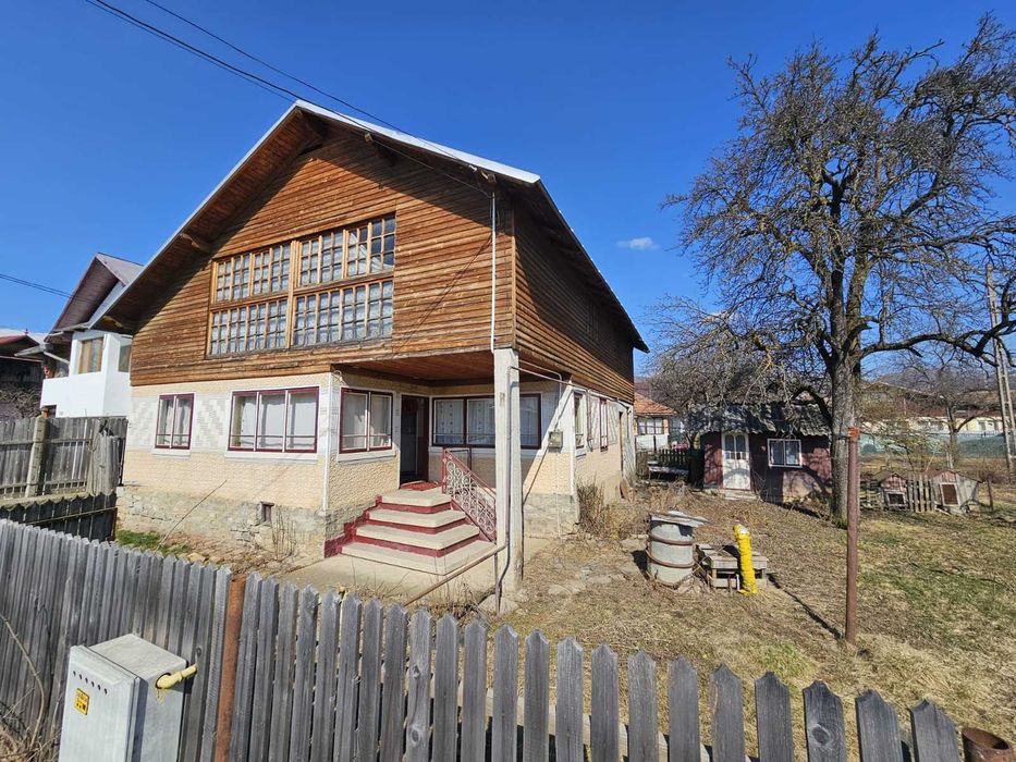 Casă cu teren 598 mp de vânzare în Comarnic | Vedere spre munte