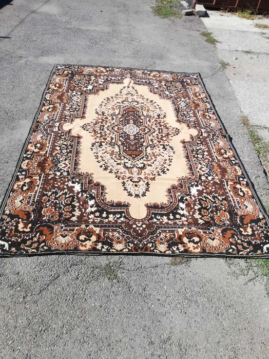 Продам ковер 2м*3м цена 8000