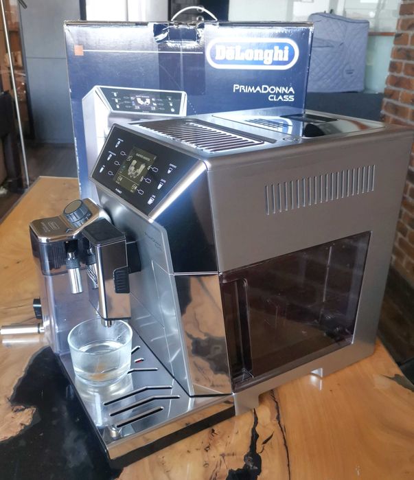Кофемашина Delonge PrimaDonna class