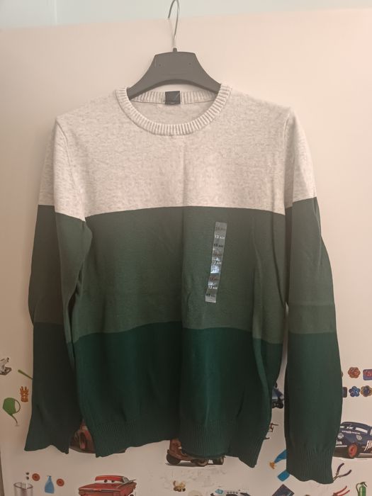 Продавам нови детски блузи и пуловери