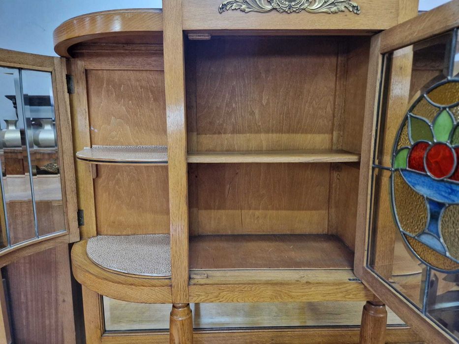 Дъбова витрина с интарзия и цветен витраж, налични два броя
