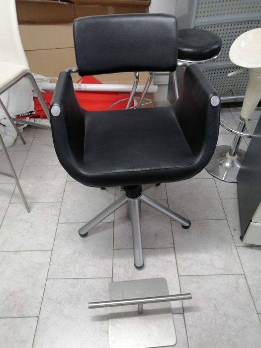 Scaun de frizerie coafor