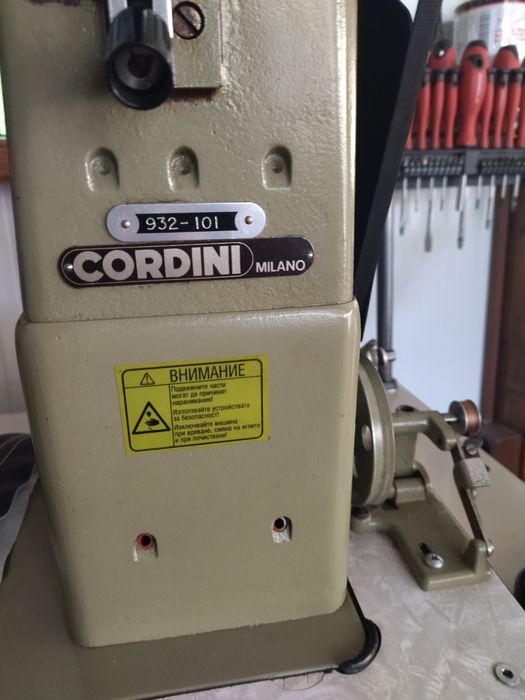 Професионална двуиглова шевна машина