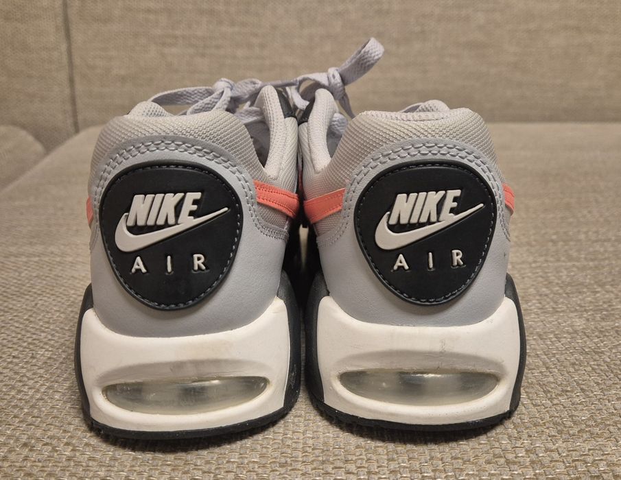 Nike Air Max puțin utilizat