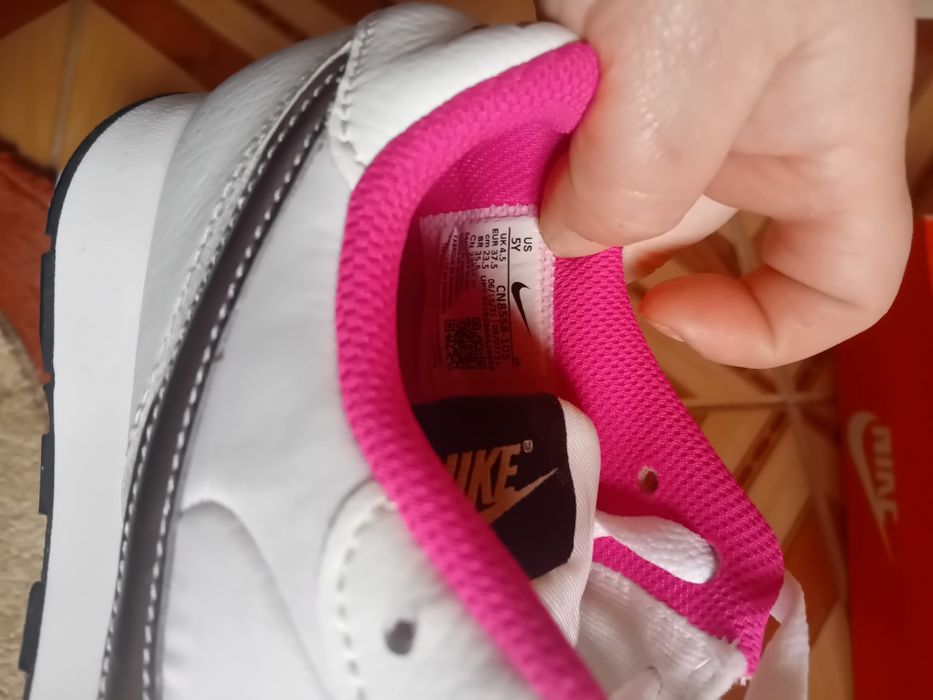 Adidasi Nike  nr 37,5