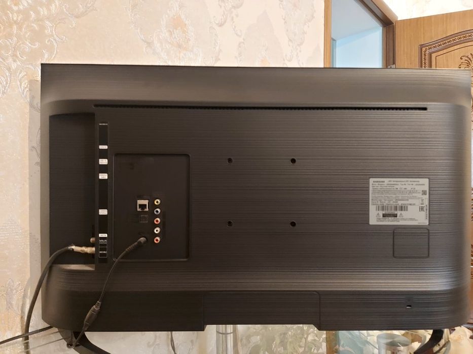 Телевизор Samsung 32" Smart TV и Wi-Fi