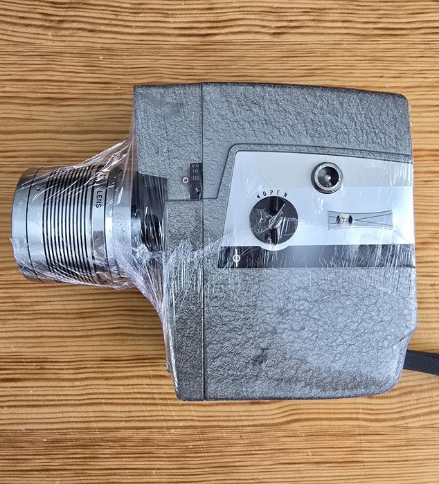 Ретро камера - Revere Model 119 8mm Power Zoom