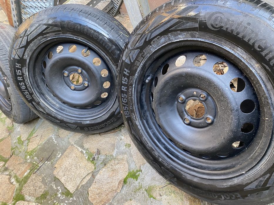 Vand 4 jante Logan R15 in stare cu anvelope Continental 185/65/15 vara