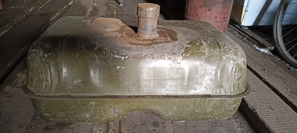Продам бак под бензин