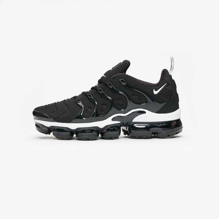 Nike Air VaporMax Plus Black and White / Outlet